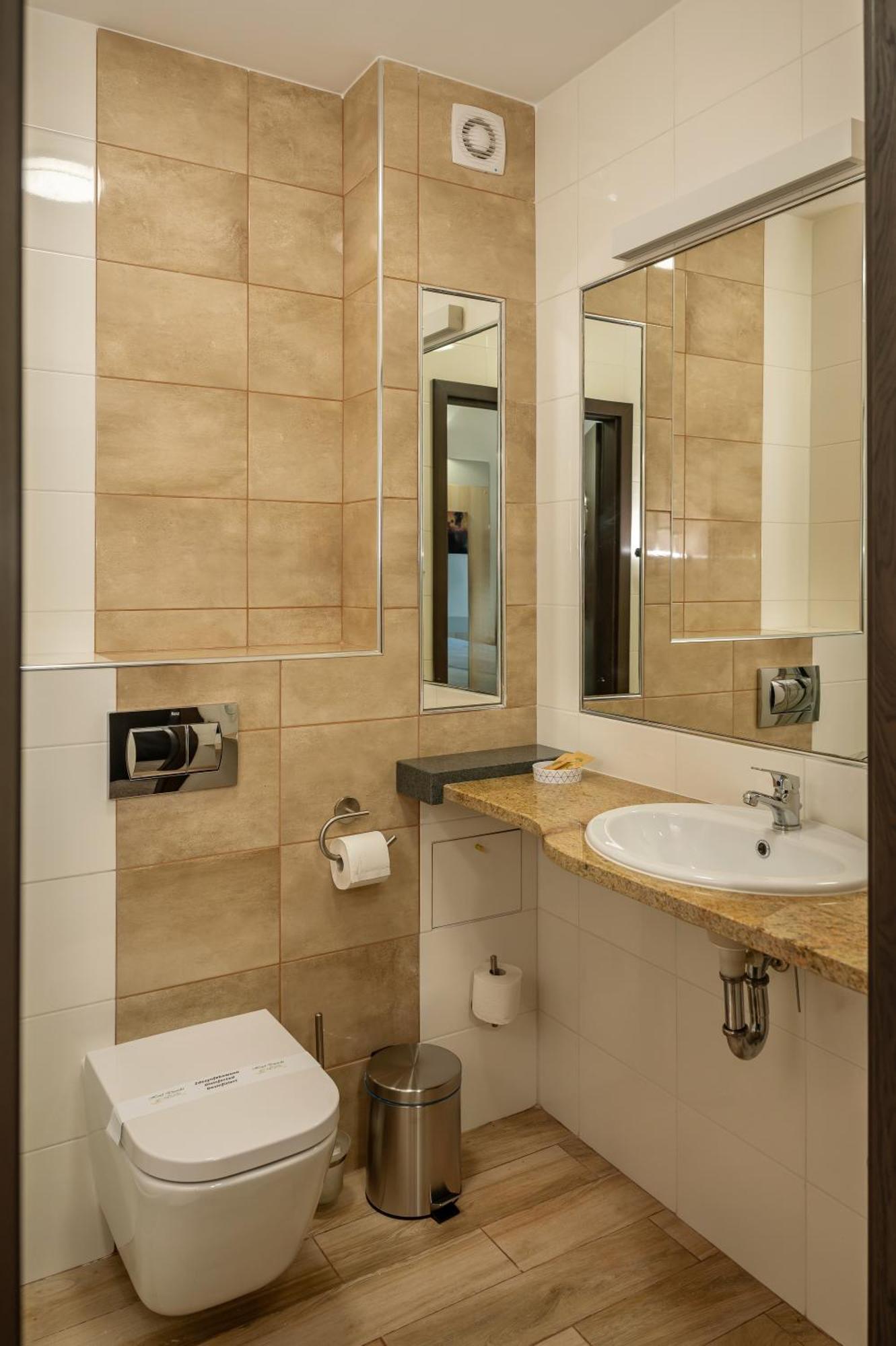 Hotel Dworski Galaktyczny Park Warzymice ภายนอก รูปภาพ