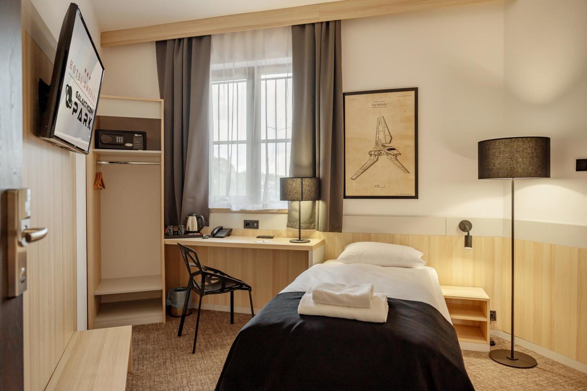 Hotel Dworski Galaktyczny Park Warzymice ภายนอก รูปภาพ