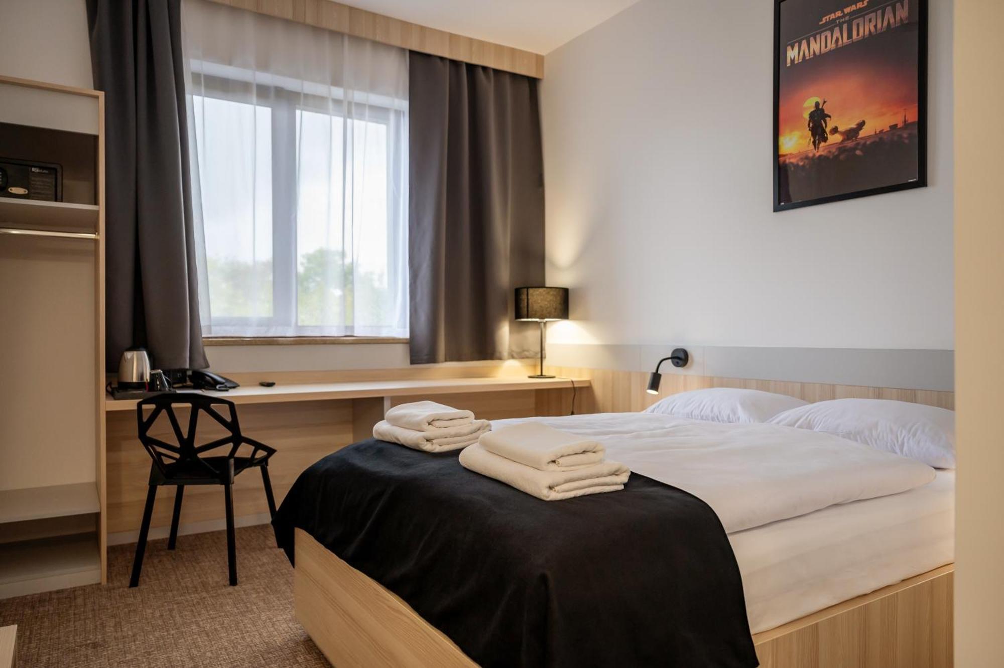 Hotel Dworski Galaktyczny Park Warzymice ภายนอก รูปภาพ