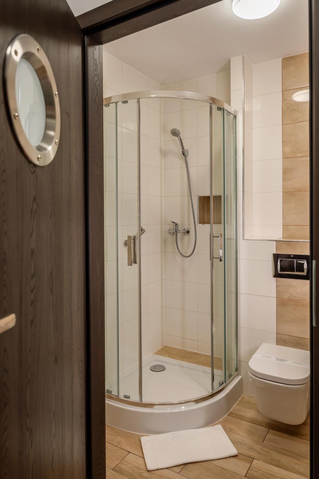 Hotel Dworski Galaktyczny Park Warzymice ภายนอก รูปภาพ