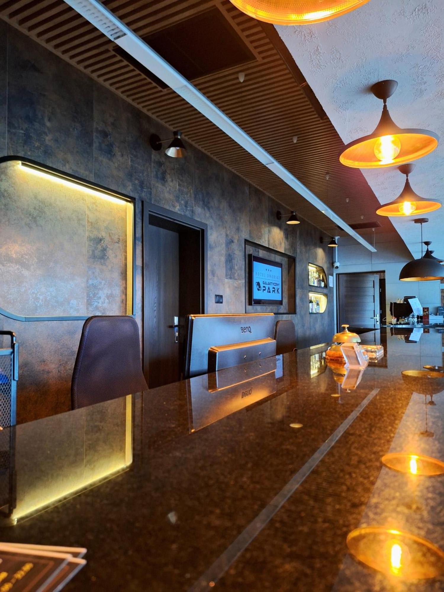 Hotel Dworski Galaktyczny Park Warzymice ภายนอก รูปภาพ