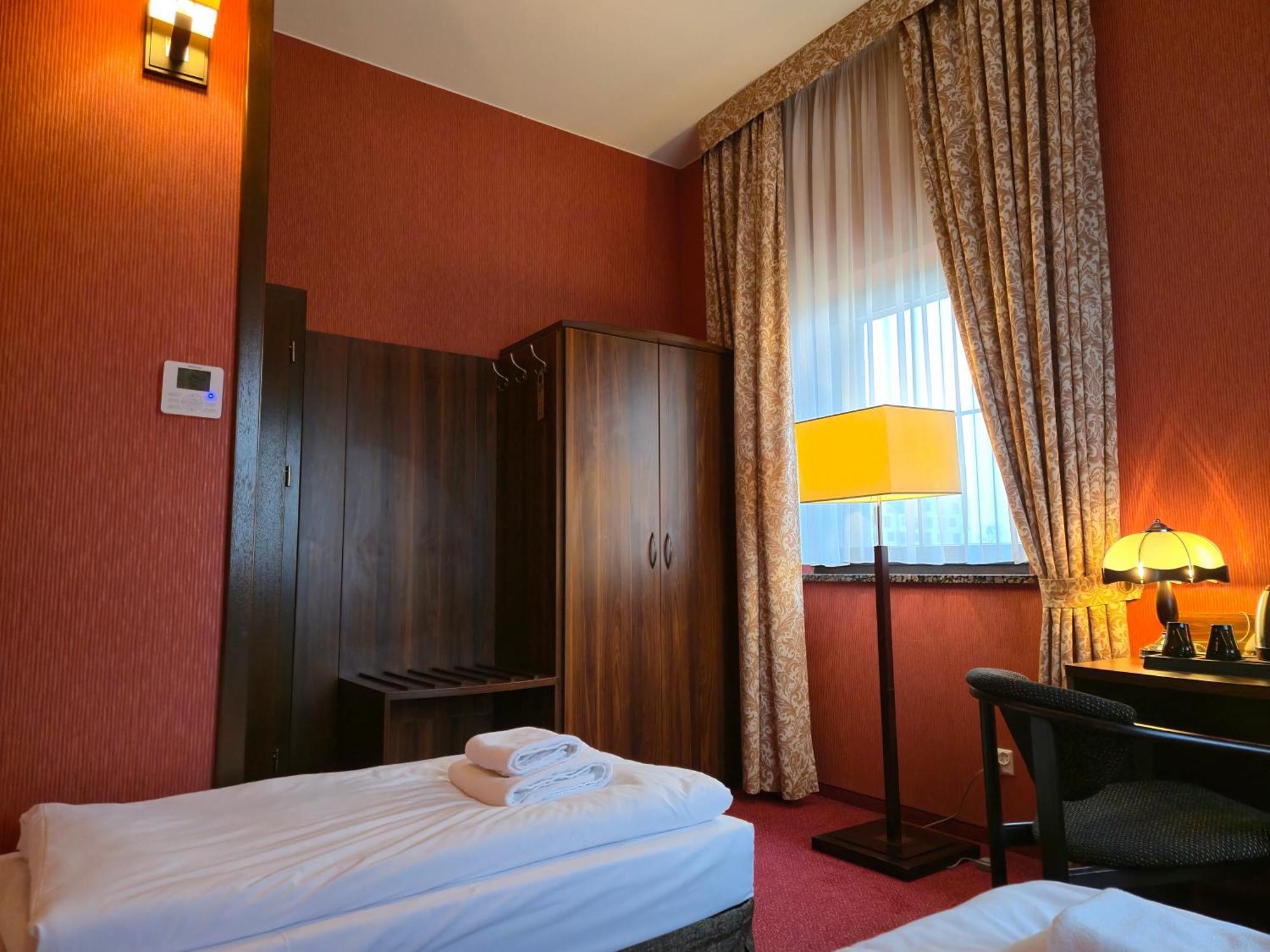 Hotel Dworski Galaktyczny Park Warzymice ภายนอก รูปภาพ