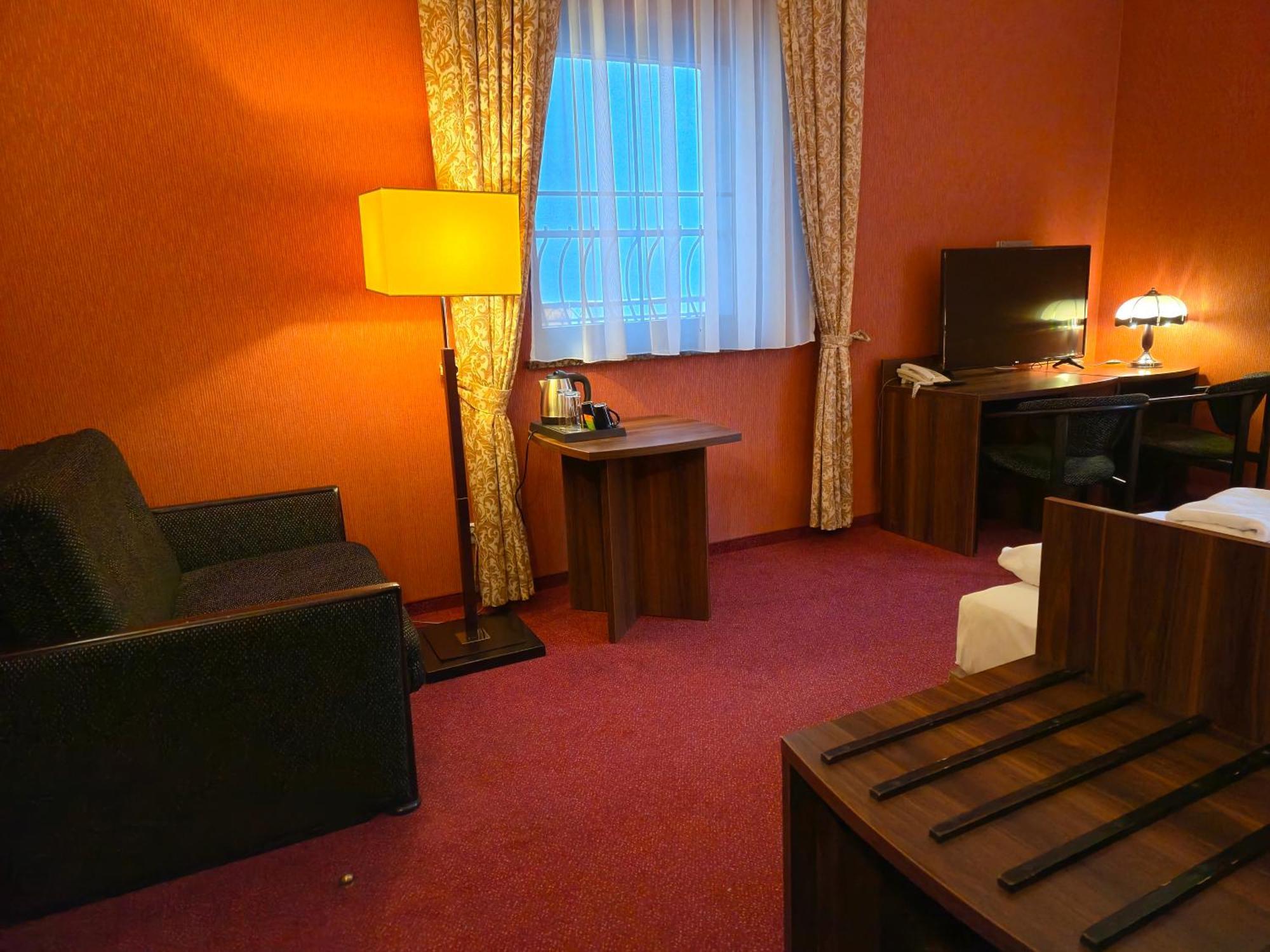Hotel Dworski Galaktyczny Park Warzymice ภายนอก รูปภาพ