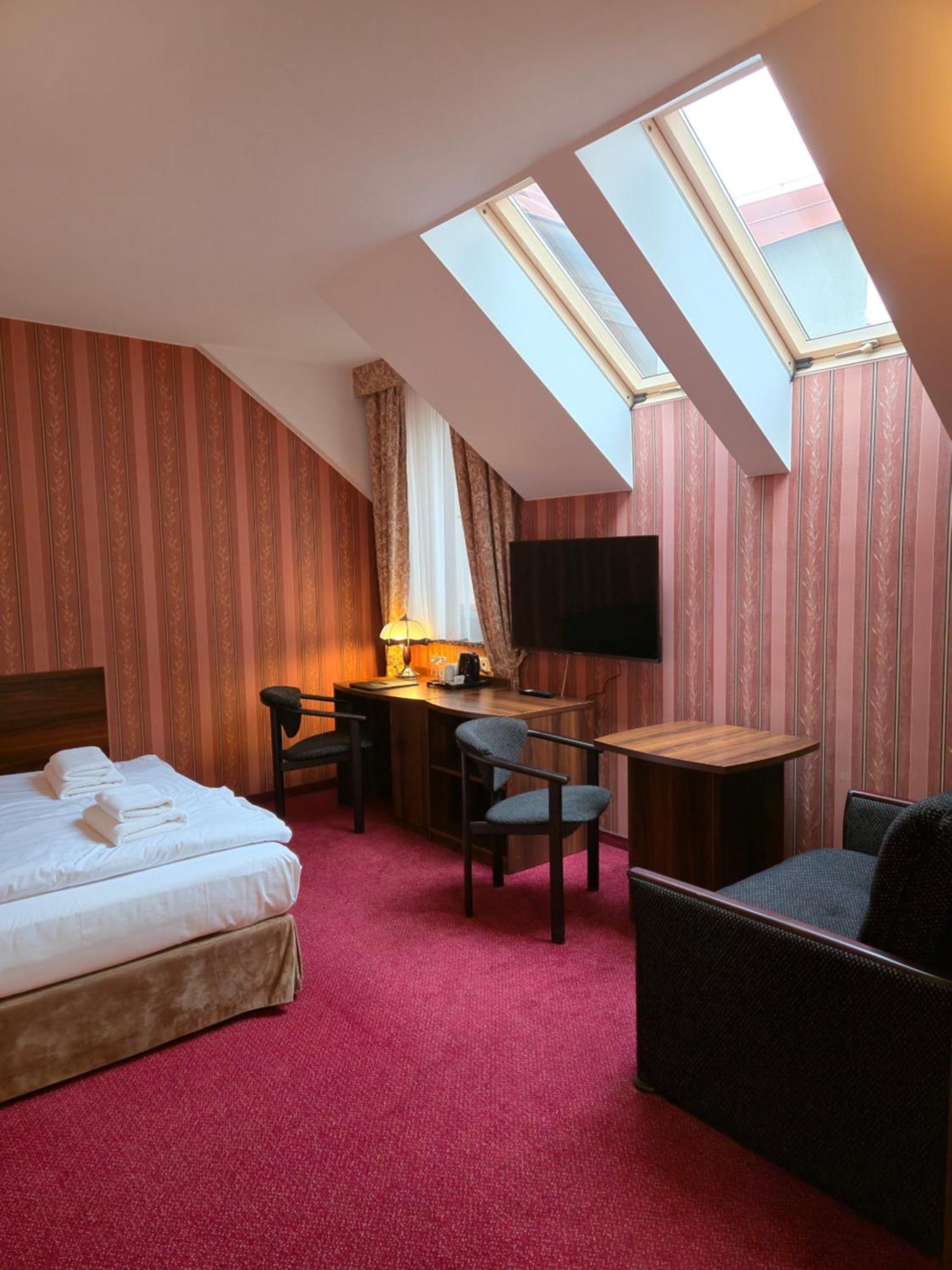 Hotel Dworski Galaktyczny Park Warzymice ภายนอก รูปภาพ
