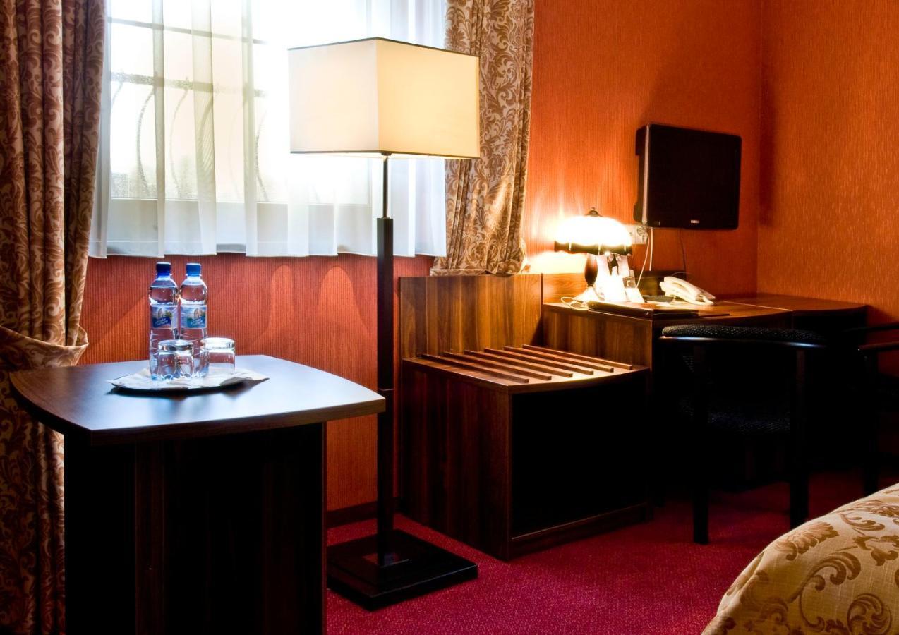 Hotel Dworski Galaktyczny Park Warzymice ห้อง รูปภาพ
