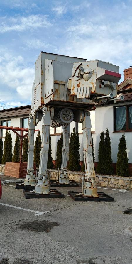 Hotel Dworski Galaktyczny Park Warzymice ภายนอก รูปภาพ